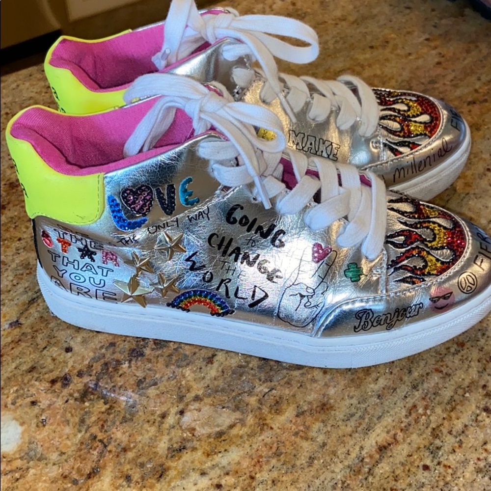 Girls gently worn Steve Madden sneakers size 2
